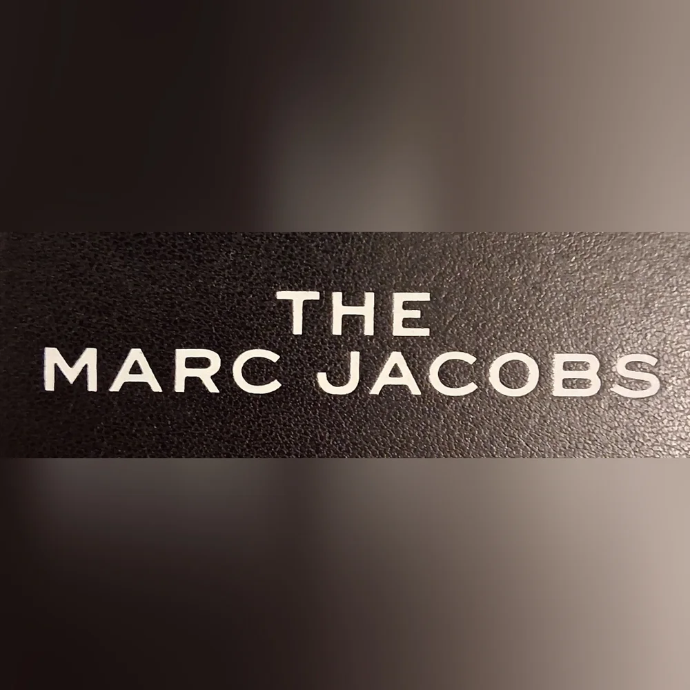 NWT Marc Jacobs Black Vegan XL Hard Clam Shell Glasses Travel Case & Wipe